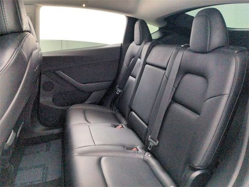Used 2021 Tesla Model Y Long Range image 36