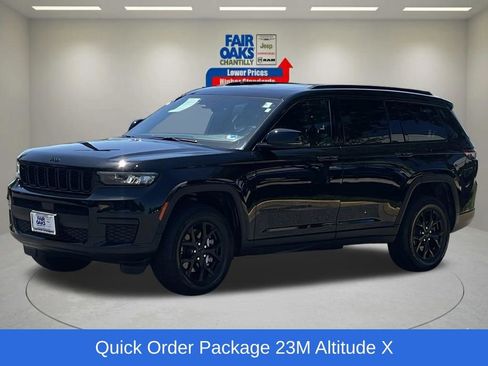 Used 2025 Jeep Grand Cherokee L Altitude AWD/4WD image 3