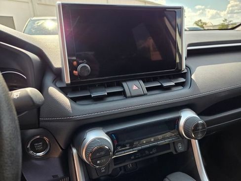 Used 2025 Toyota RAV4 XLE FWD image 9