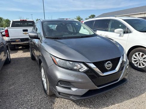 Used 2020 Nissan Rogue Sport SV FWD image 3