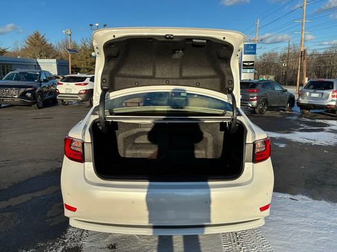 Used 2018 Lexus ES 300h image 11