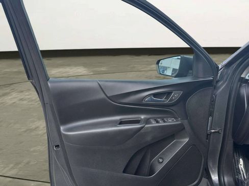 Used 2018 Chevrolet Equinox LT FWD image 33
