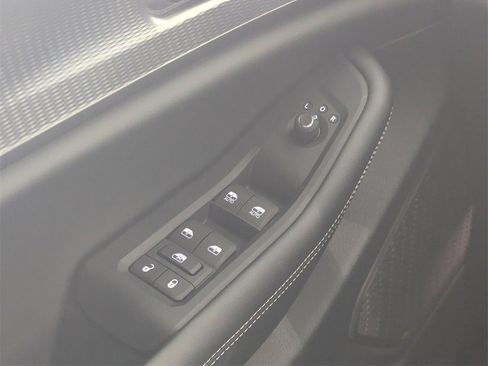 New 2025 Jeep Grand Cherokee Altitude image 17