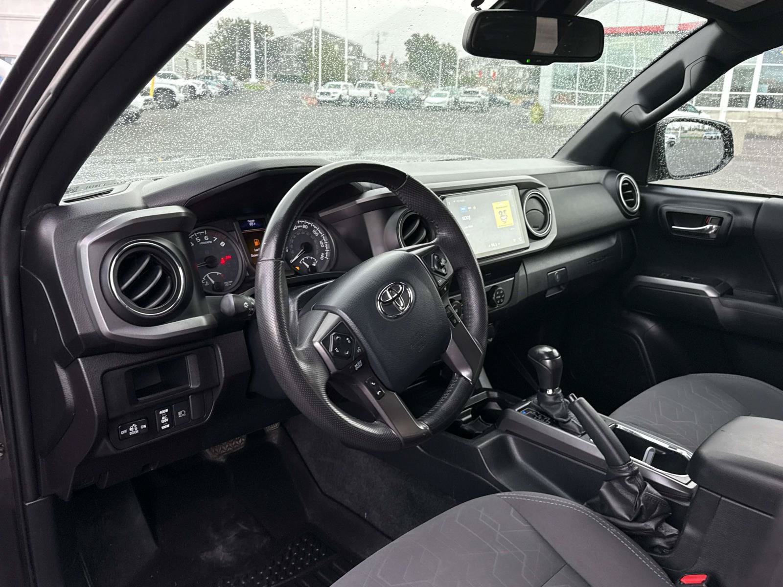 Used 2019 Toyota Tacoma TRD Off-Road w/ Technology Package AWD/4WD image 11
