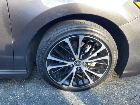 Used 2020 Toyota Camry SE image 7