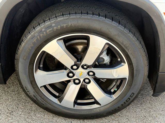 Used 2023 Chevrolet Traverse LT w/ LT Premium Package FWD image 16