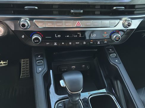 Used 2025 Kia Telluride SX Prestige X-Pro AWD/4WD image 22