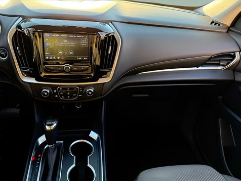 Used 2020 Chevrolet Traverse LS image 8