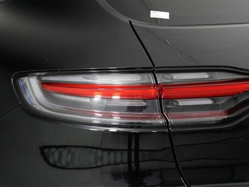 Used 2025 Porsche Macan image 21