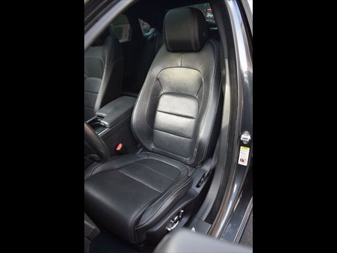 Used 2016 Jaguar XF S image 17