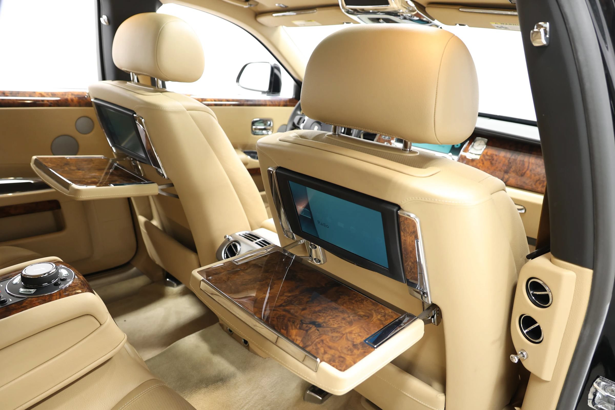 Used 2015 Rolls-Royce Ghost RWD image 94