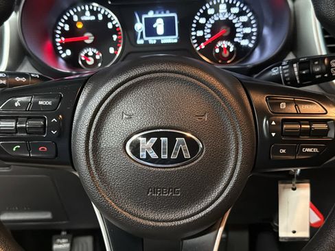 Used 2018 Kia Sorento AWD image 11