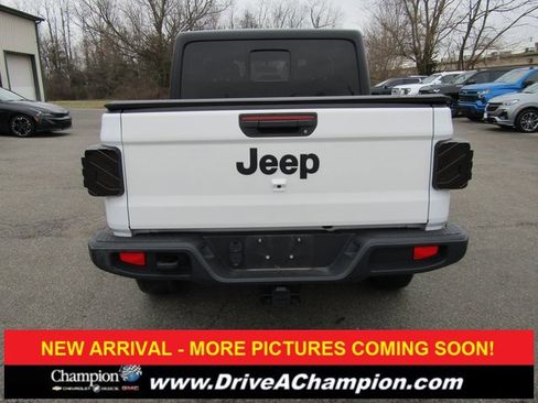 Used 2022 Jeep Gladiator Sport image 5