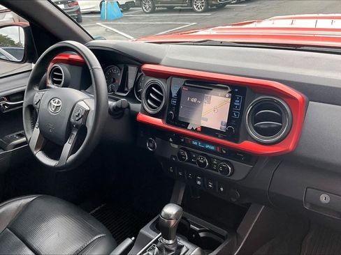 Used 2018 Toyota Tacoma TRD Sport image 31
