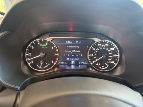 Used 2025 Nissan Altima 2.5 SV FWD image 35