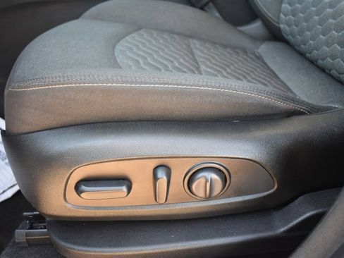 Used 2019 Chevrolet Equinox LT image 14