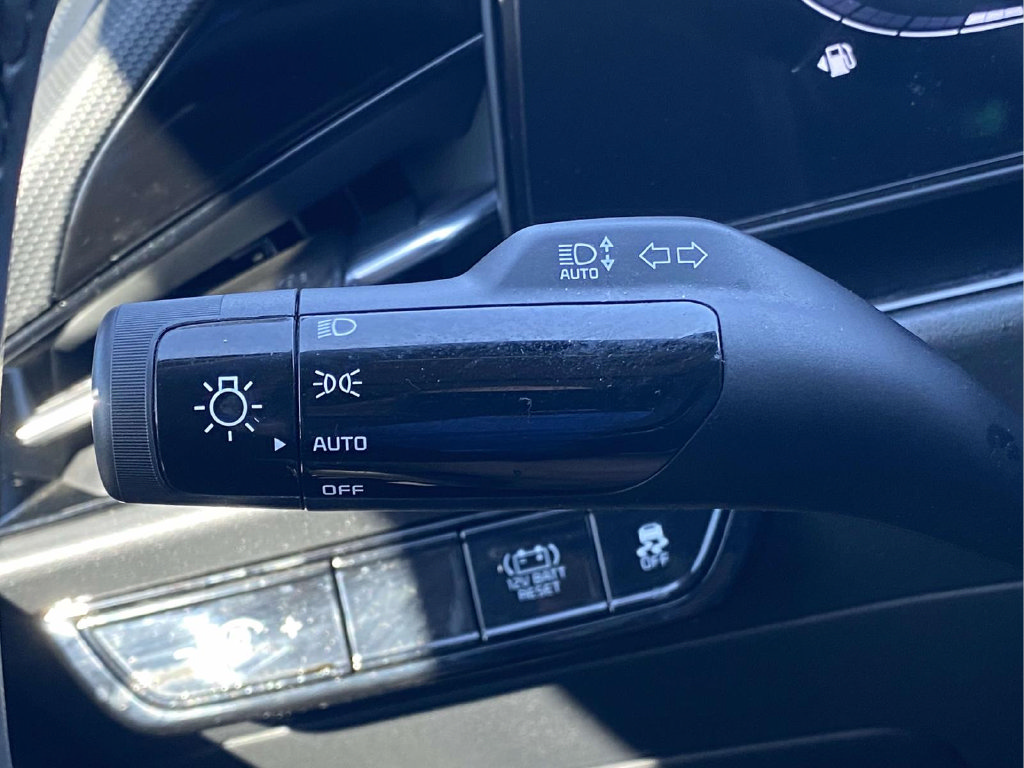 Used 2025 Kia Niro EX FWD image 21