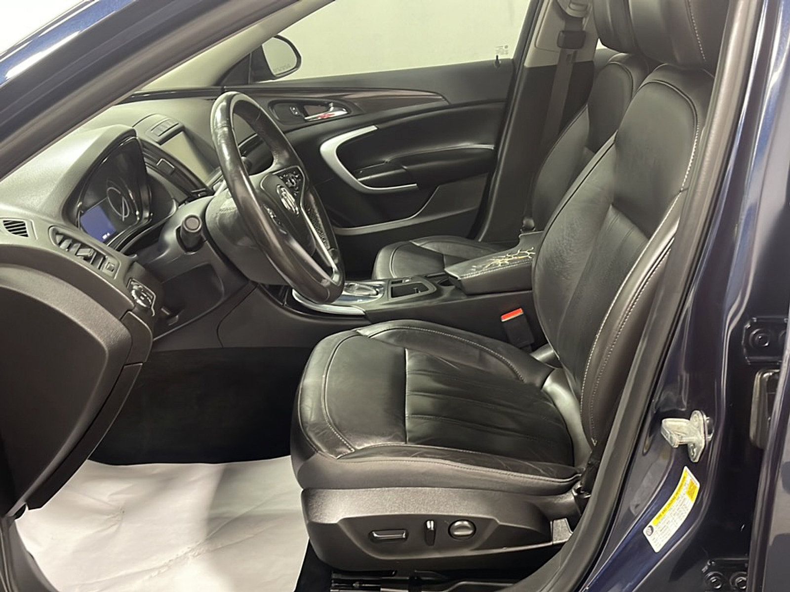 Used 2017 Buick Regal Premium FWD image 2