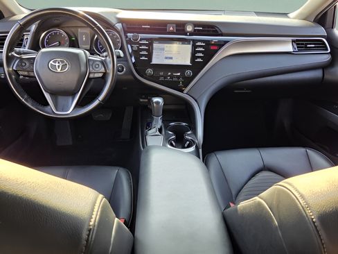 Used 2019 Toyota Camry SE w/ Convenience Package FWD image 12