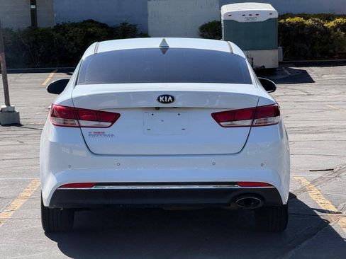 Used 2018 Kia Optima LX w/ 17" Alloy Wheels Package FWD image 4