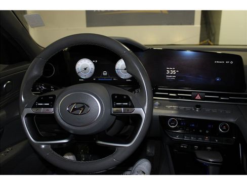 Used 2023 Hyundai Elantra SEL w/ Convenience Package image 30