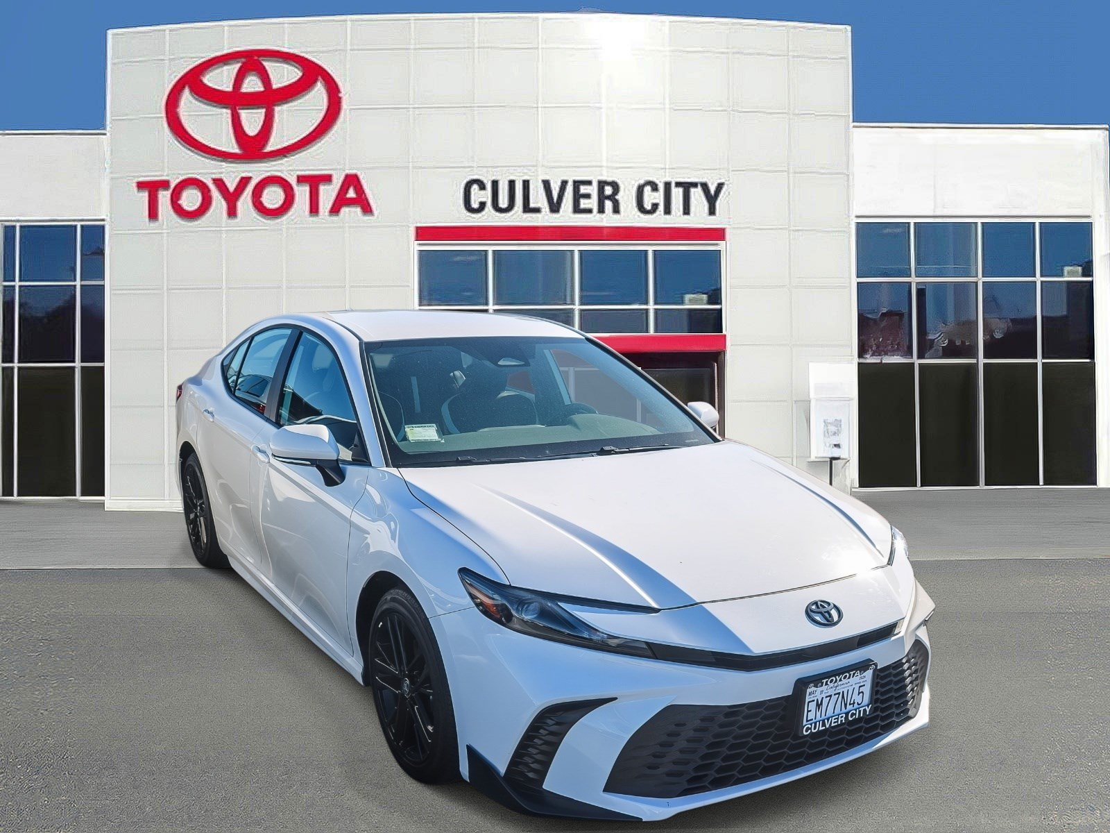Used 2026 Toyota Camry SE FWD image 1