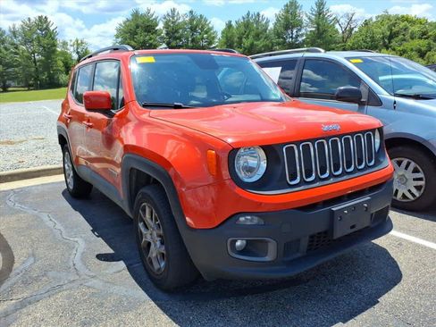 Used 2017 Jeep Renegade Latitude w/ Cold Weather Group AWD/4WD image 9
