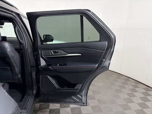 Used 2025 Ford Explorer ST-Line w/ ST-Line Street Pack image 42