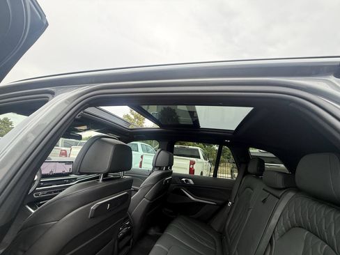 Used 2024 BMW X5 sDrive40i w/ M Sport Package RWD image 32