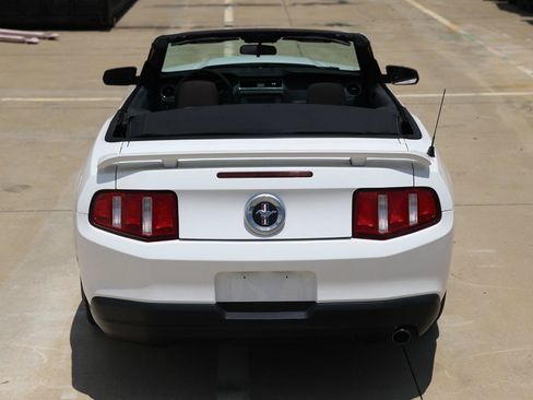 Used 2010 Ford Mustang Convertible RWD image 9