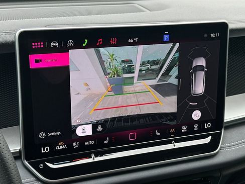 New 2026 Volkswagen Tiguan SE R-Line FWD image 17