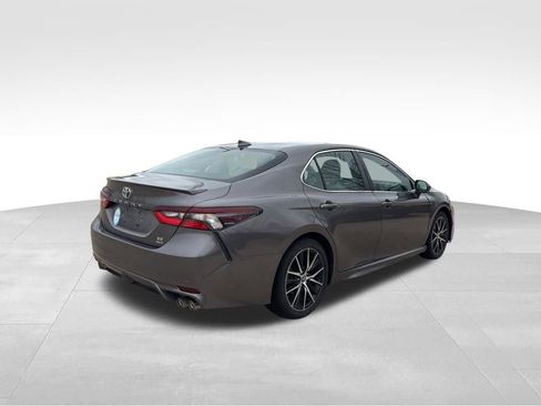 Used 2023 Toyota Camry SE image 5