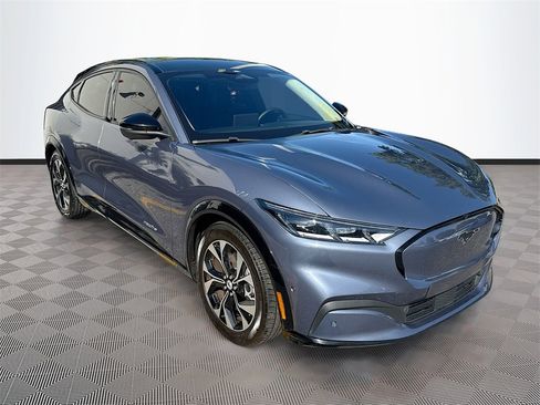 Used 2021 Ford Mustang Mach-E Premium image 4