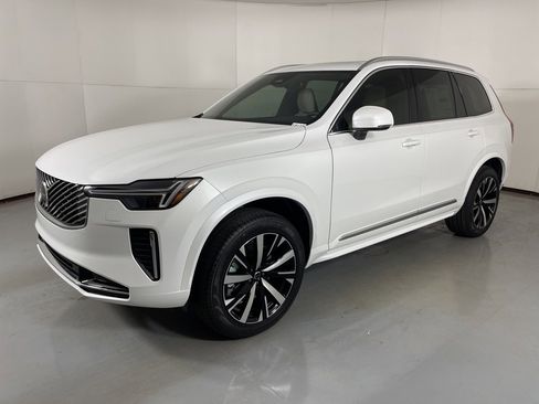 New 2026 Volvo XC90 B5 Core image 4