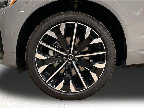 New 2026 Volvo XC60 B5 Ultra w/ Protection Package Premier AWD/4WD image 13