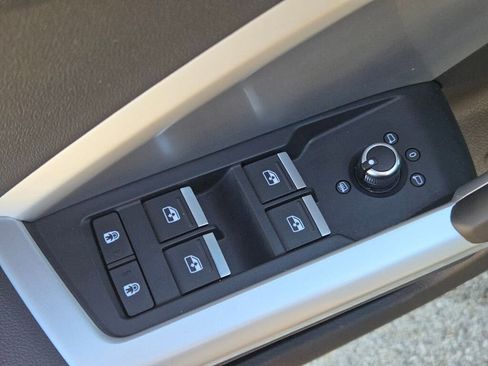 Used 2025 Audi Q3 2.0T Premium image 23