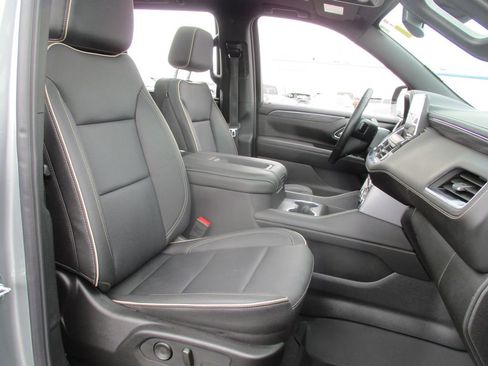 Used 2024 GMC Yukon SLT w/ SLT Luxury Package AWD/4WD image 25