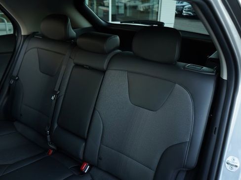 Used 2023 Kia Niro EX image 28