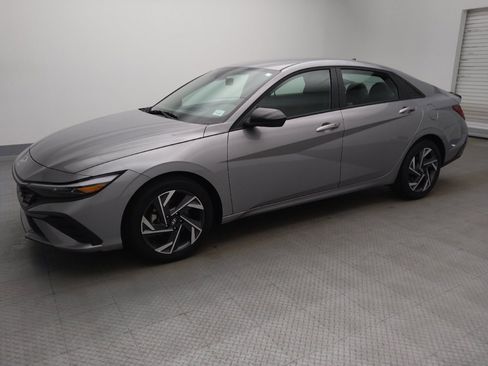 Used 2025 Hyundai Elantra Sport w/ Cargo Package FWD image 2