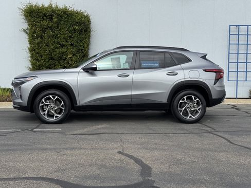 Used 2025 Chevrolet Trax LT image 4