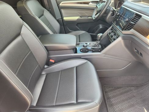 Used 2023 Volkswagen Atlas SE w/ Panoramic Sunroof Package AWD/4WD image 12