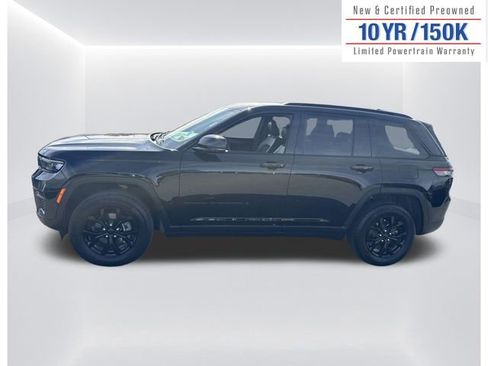 Used 2025 Jeep Grand Cherokee Altitude image 10