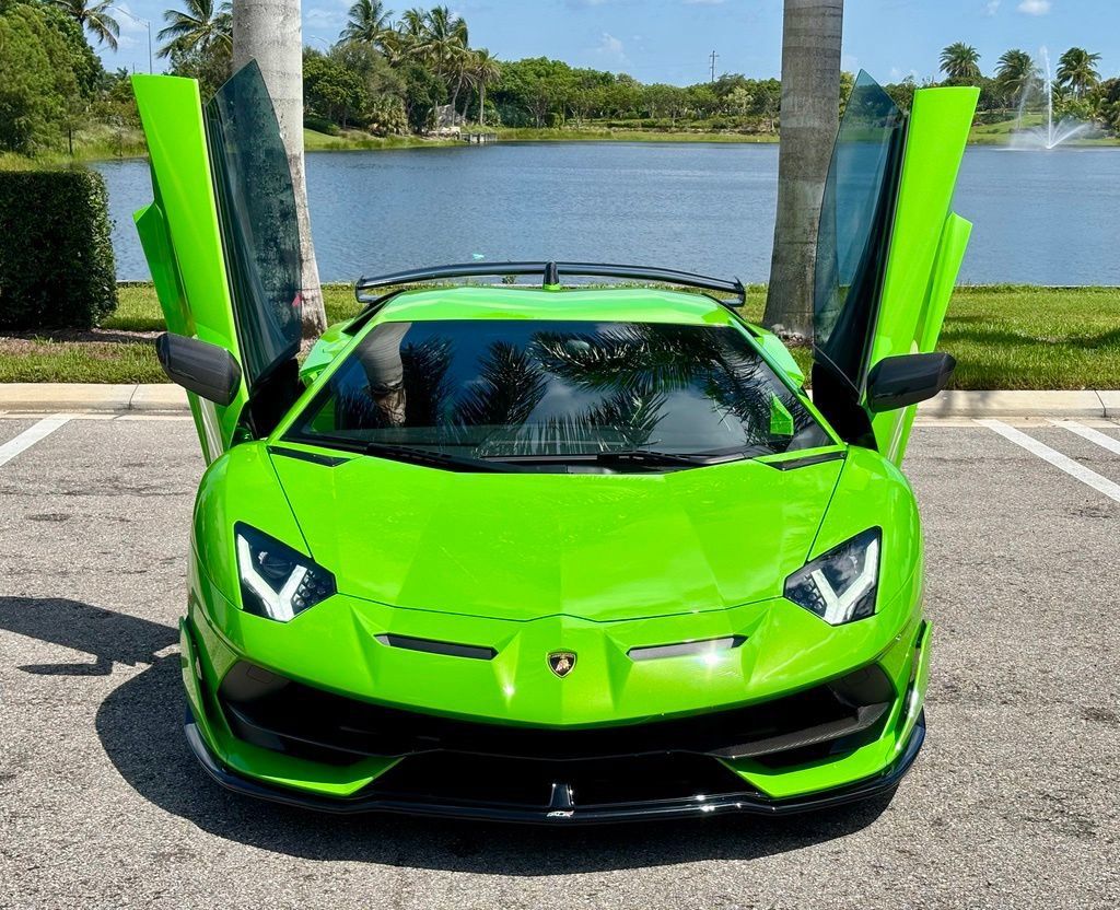 Used 2019 Lamborghini Aventador SVJ AWD/4WD image 4