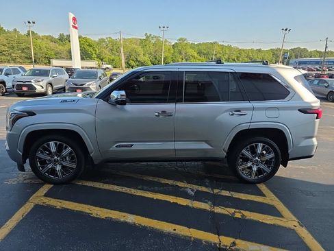 Used 2023 Toyota Sequoia Capstone AWD/4WD image 7