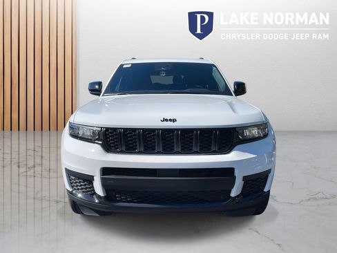 New 2025 Jeep Grand Cherokee L Altitude image 3