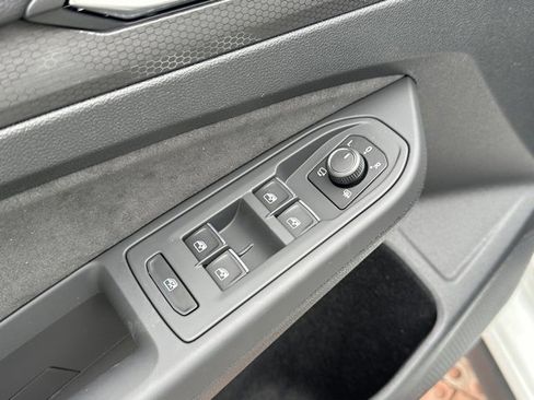 New 2024 Volkswagen GTI SE image 10