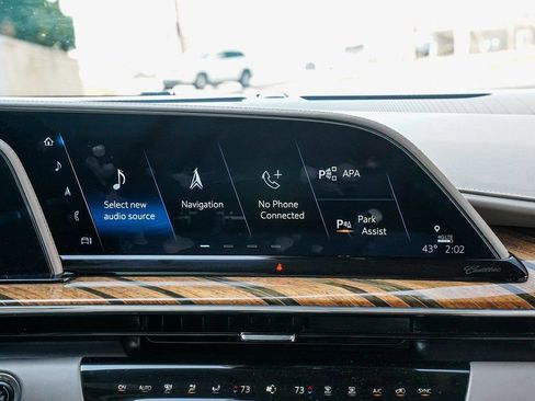 Used 2023 Cadillac Escalade ESV Premium Luxury Platinum image 12