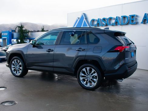 Used 2025 Toyota RAV4 XLE Premium image 6