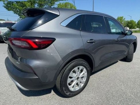 Used 2024 Ford Escape Active AWD/4WD image 2