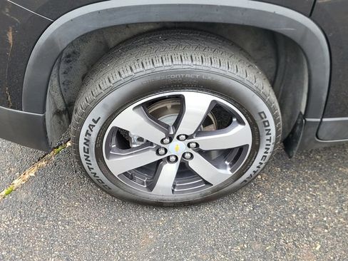 Used 2023 Chevrolet Traverse LT w/ LT Premium Package image 13